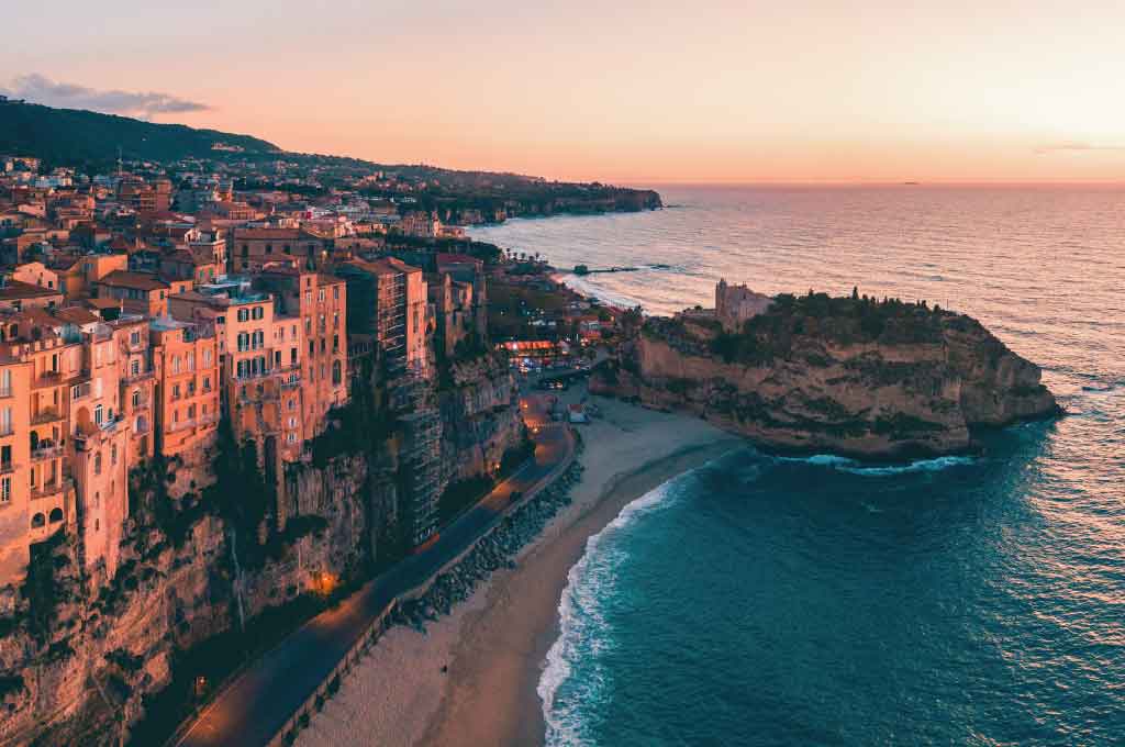 La Costa degli Dei e la cucina: tra cipolla rossa e pesce azzurro